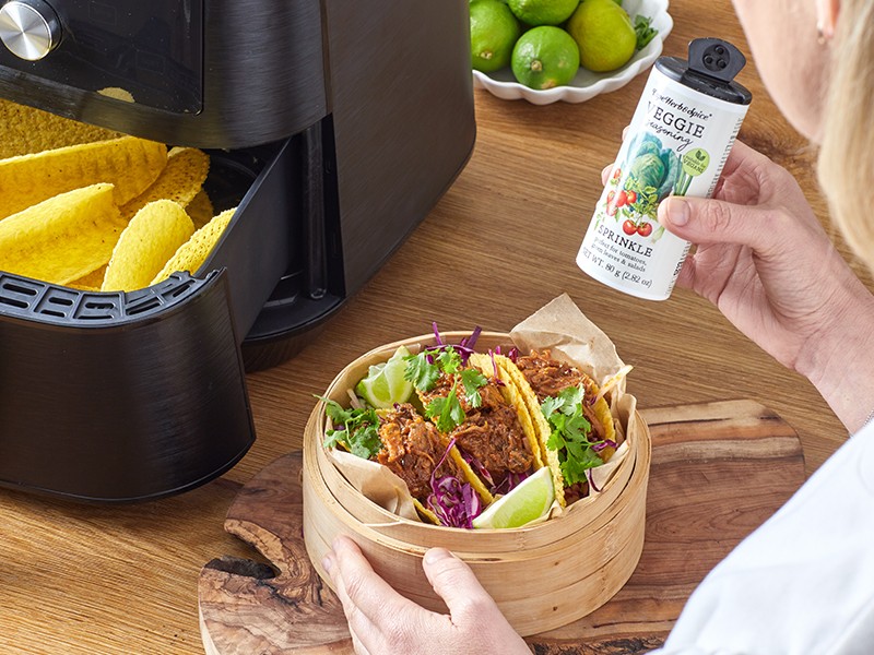 CAPE HERB & INSTANT POT COLLAB WITH SARAH GRAHAM ON THIS EPIC BBQ PULLED PORK TACO'S WITH RED CABBAGE AND APPLE SLAW